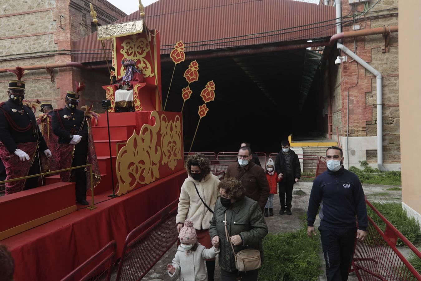 Reyes Magos de Cádiz: largas colas para ver a sus majestades