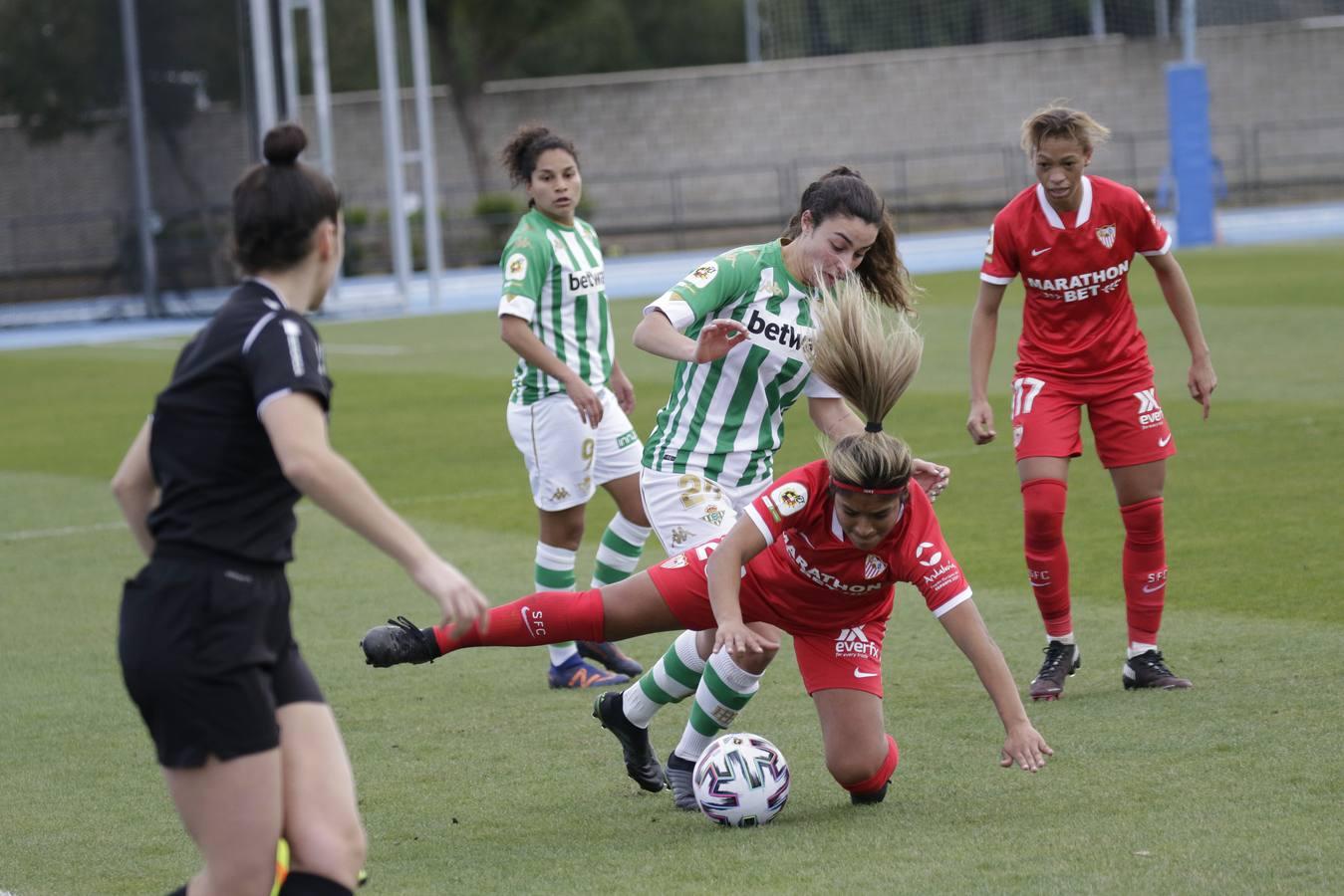 Las mejores imágenes del derbi entre el Betis Féminas y el Sevilla F.C.