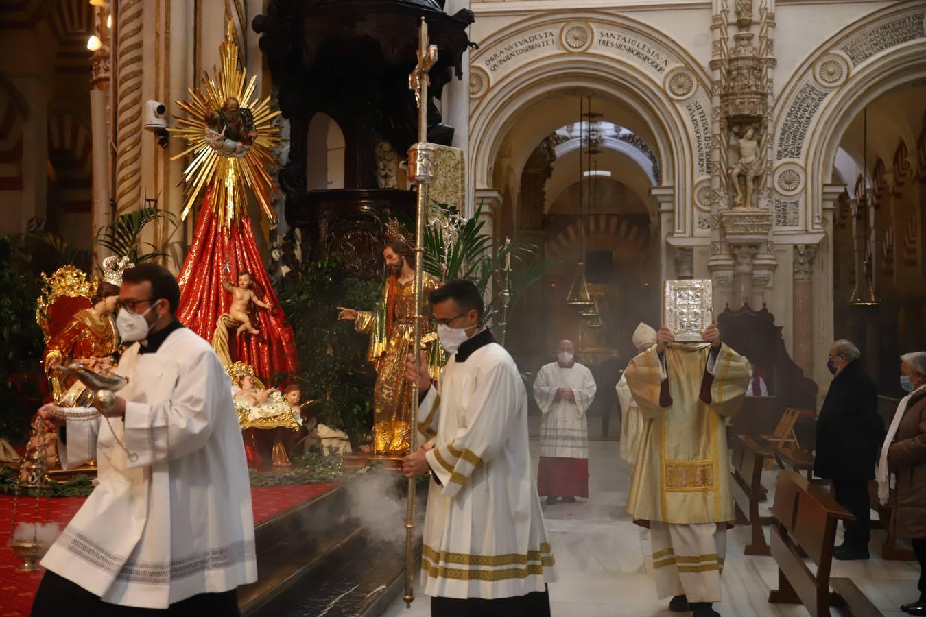 La misa de la Epifanía en la Catedral de Córdoba, en imágenes