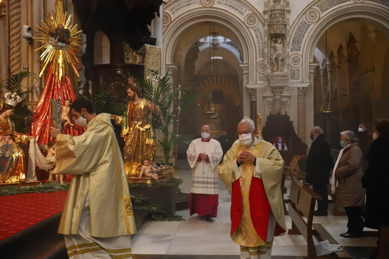 La misa de la Epifanía en la Catedral de Córdoba, en imágenes