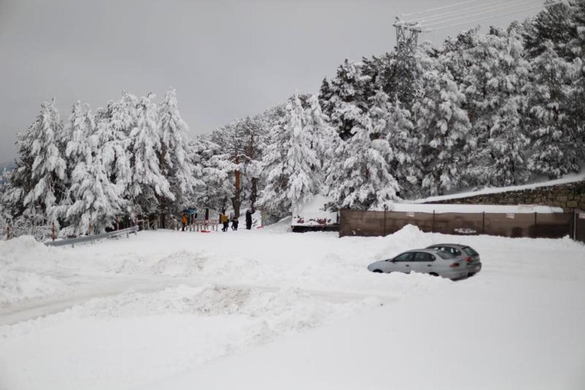 El espesor de la nieve en la sierra de Madrid ha sido aún mayor. 