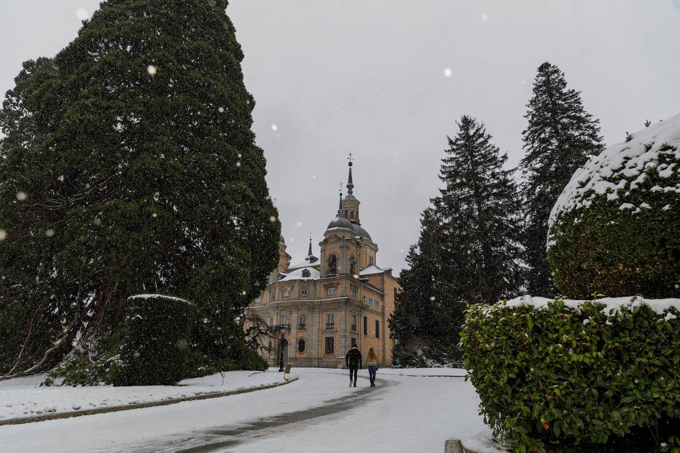 La Granja de San Ildefonso, en Segovia. El palacio real de la Granja de San Ildefonso en Segovia, nevado tras el paso de la borrasca Filomena, Castilla y León (España), a 8 de enero de 2020