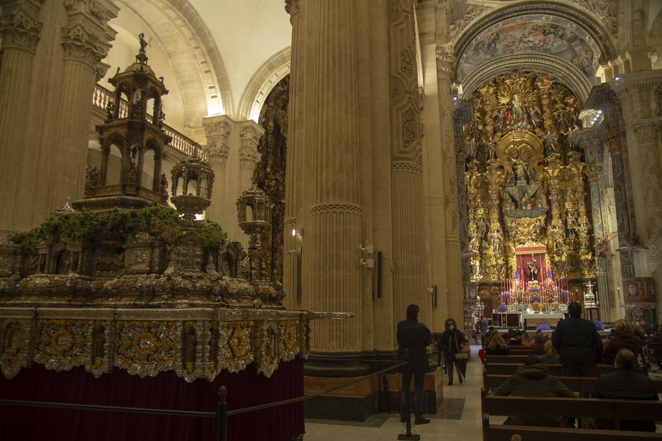 Altar de novena del Señor de Pasión