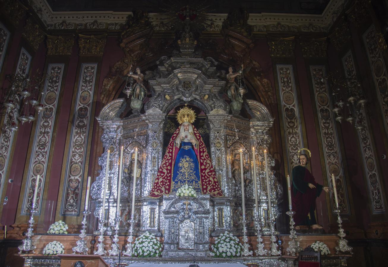 Altar de novena del Señor de Pasión