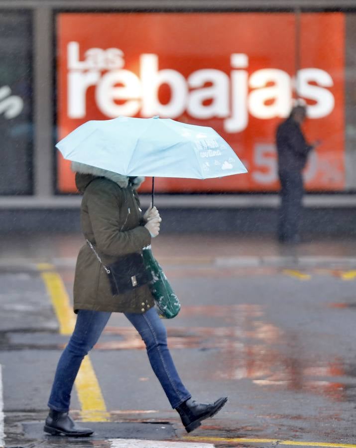 Las lluvias no han cesado durante toda el día en Sevilla