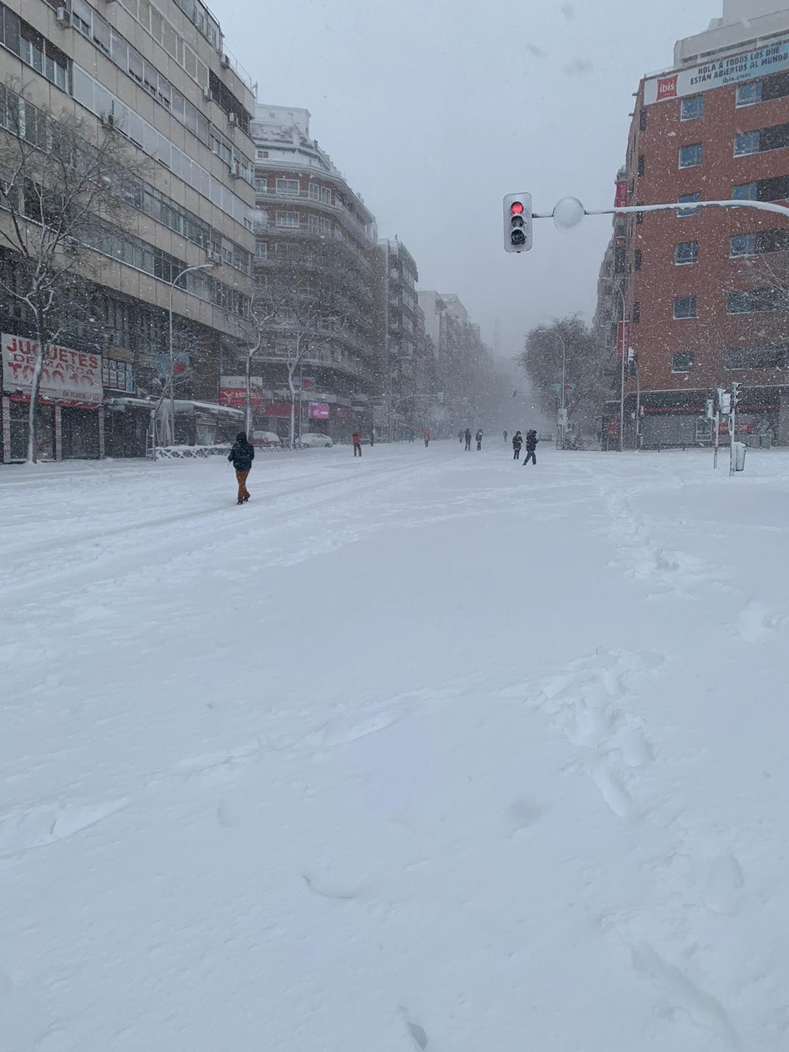 Imagen de la calle Alcalá a su paso por Ventas. 
