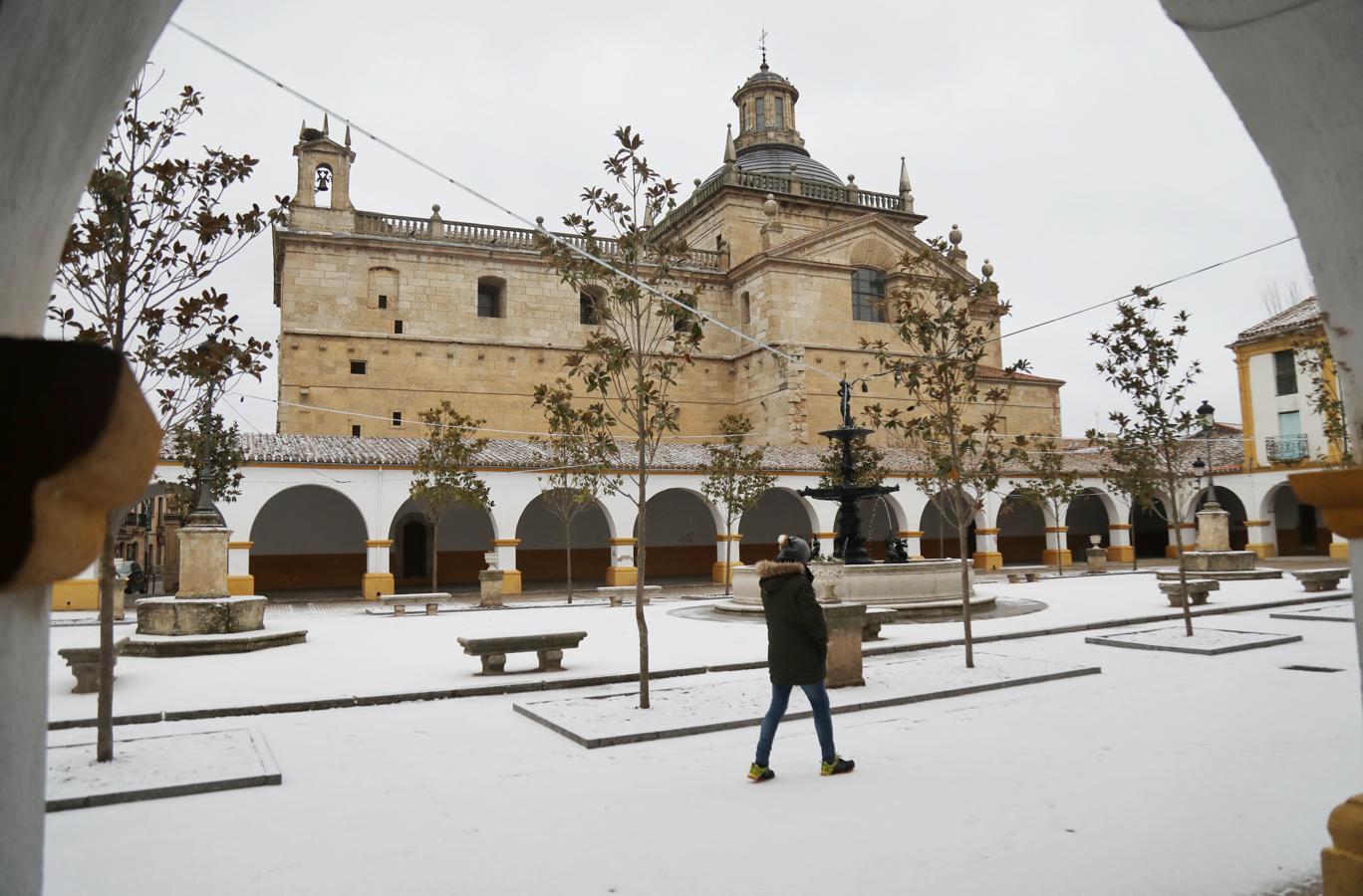 El municipio salmantino de Ciudad Rodrigo cubierto de blanco