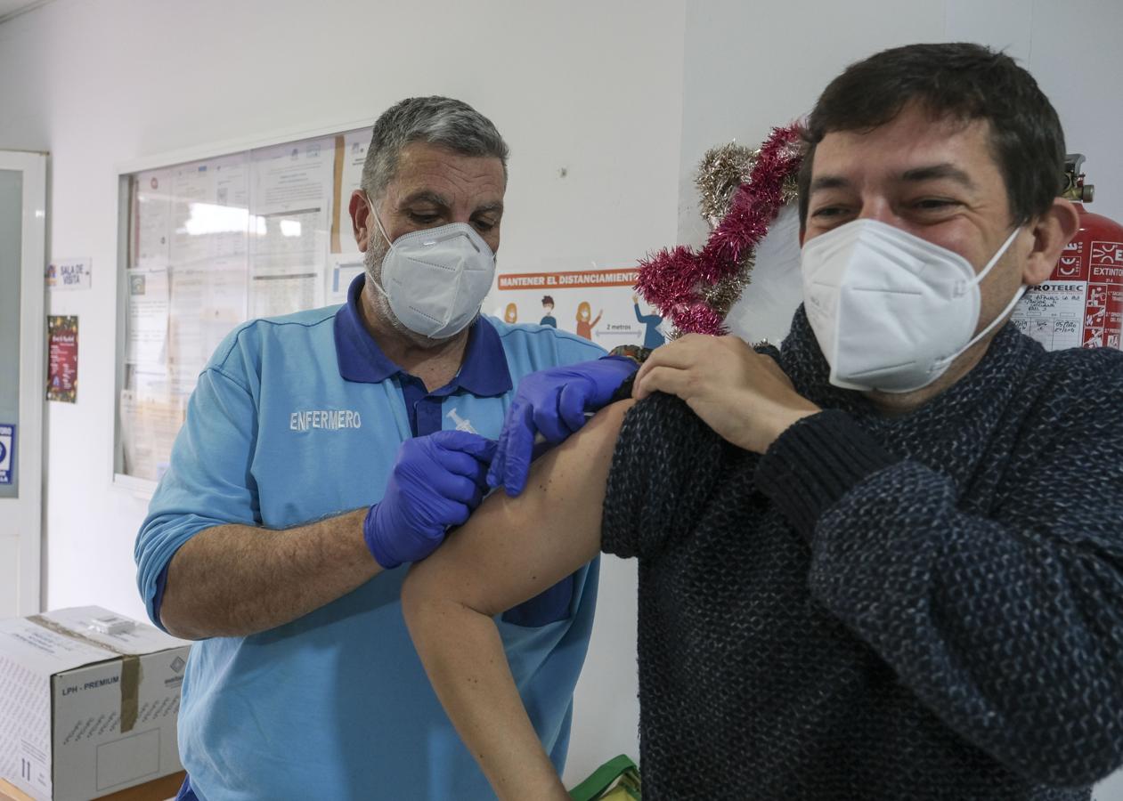 FOTOS: Así es una jornada de vacunación en una residencia de mayores