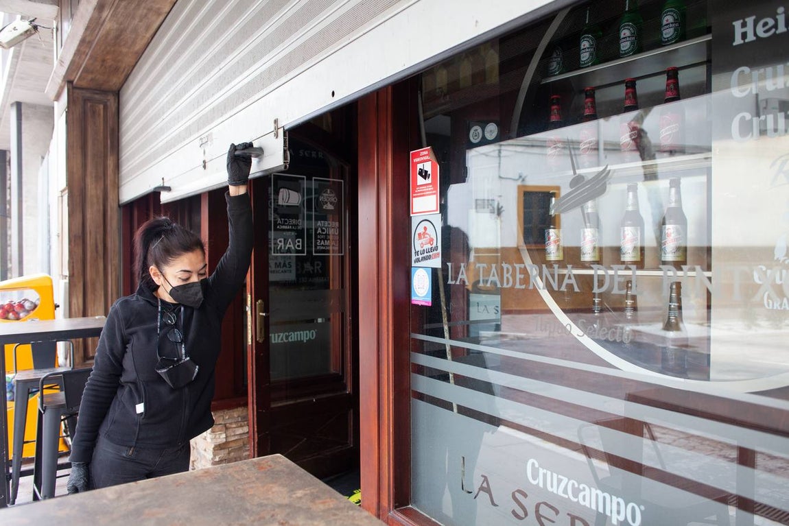 Los comercios de La línea echan el cierre durante dos semanas al menos