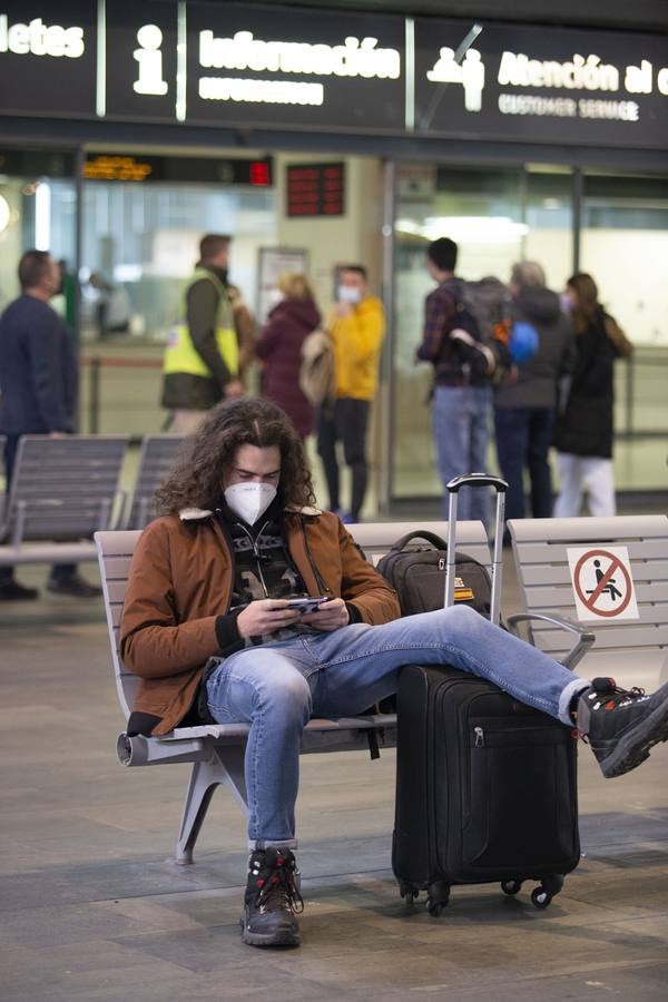 Colas en Santa justa tras reanudarse el servicio de AVE a Madrid