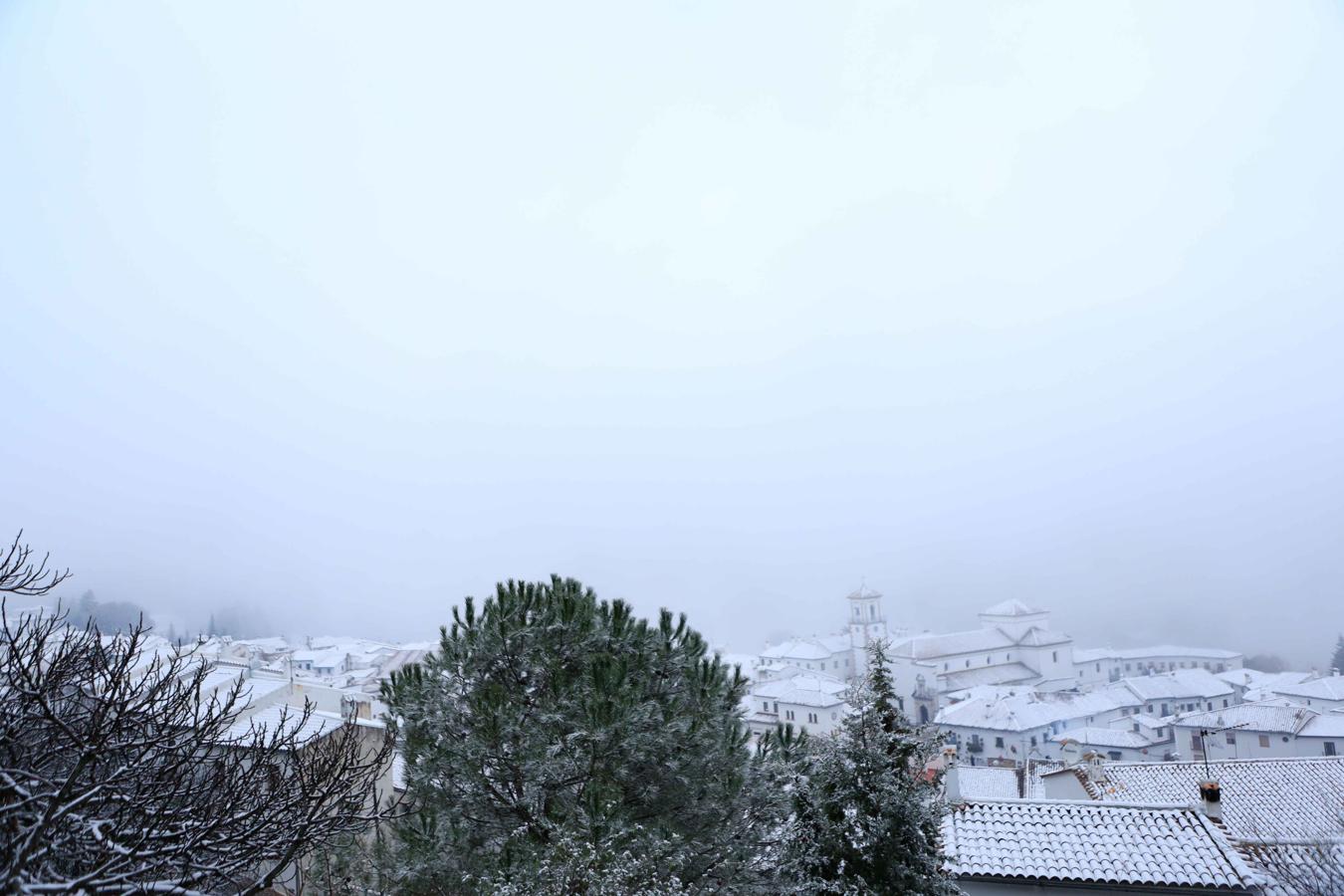 FOTOS: Grazalema se cubre de nieve