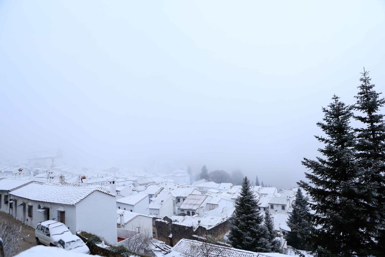 FOTOS: Grazalema se cubre de nieve