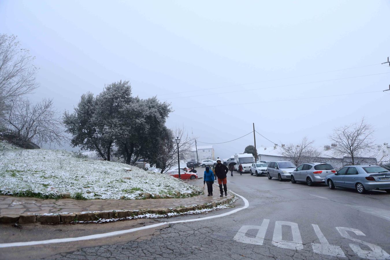 FOTOS: Grazalema se cubre de nieve