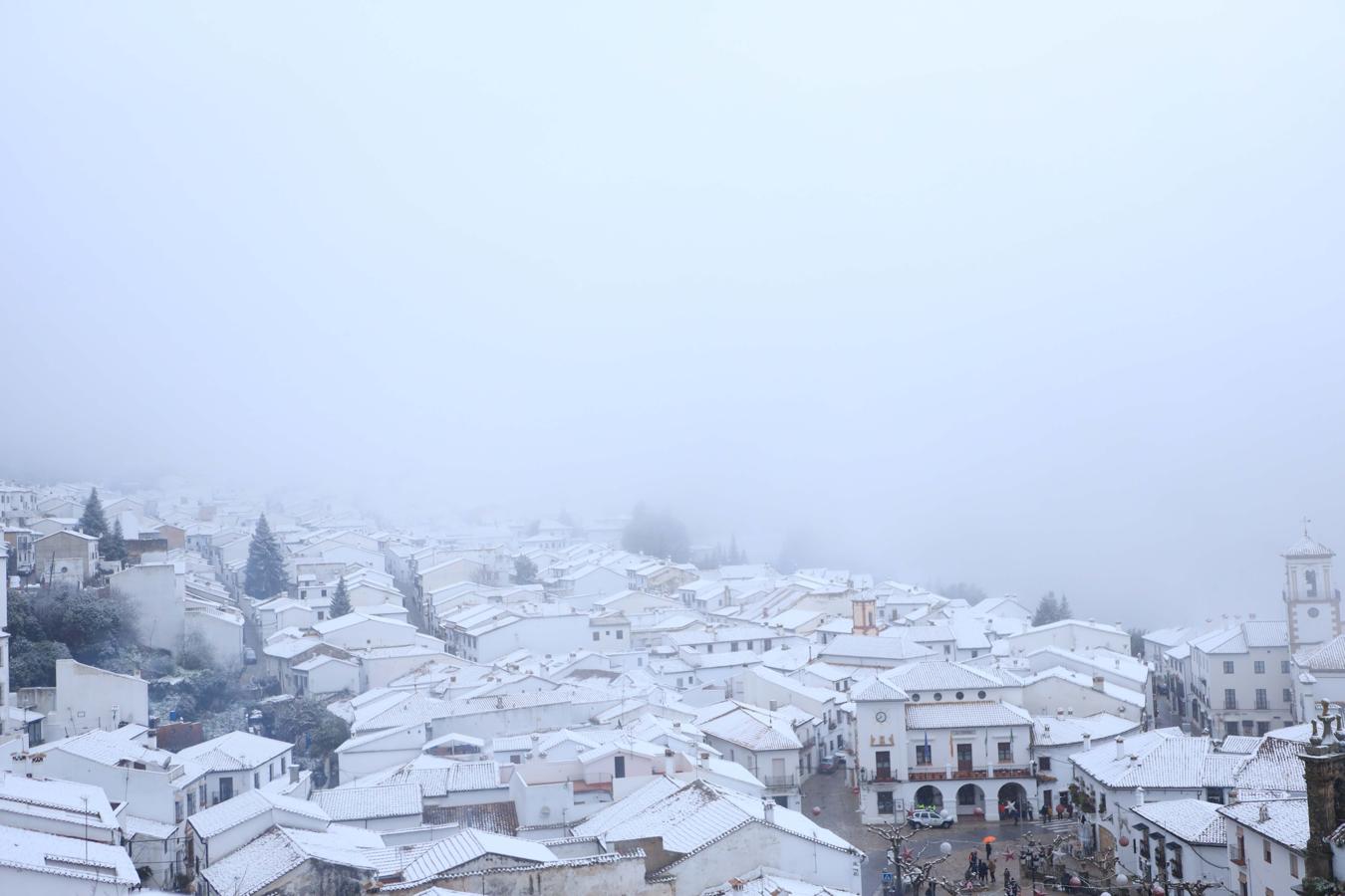 FOTOS: Grazalema se cubre de nieve