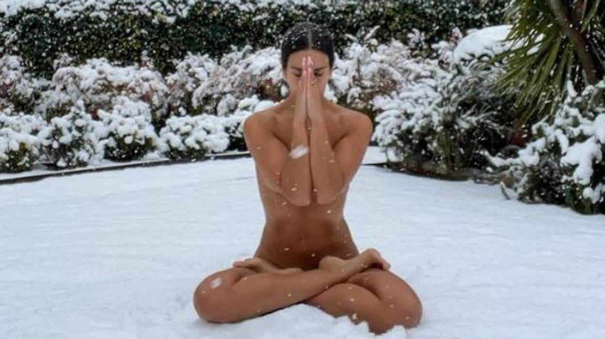 ¿Por qué a los famosos les ha dado por desnudarse en la nieve?