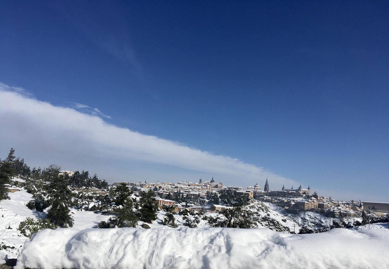 La belleza de Toledo nevado desde el Valle