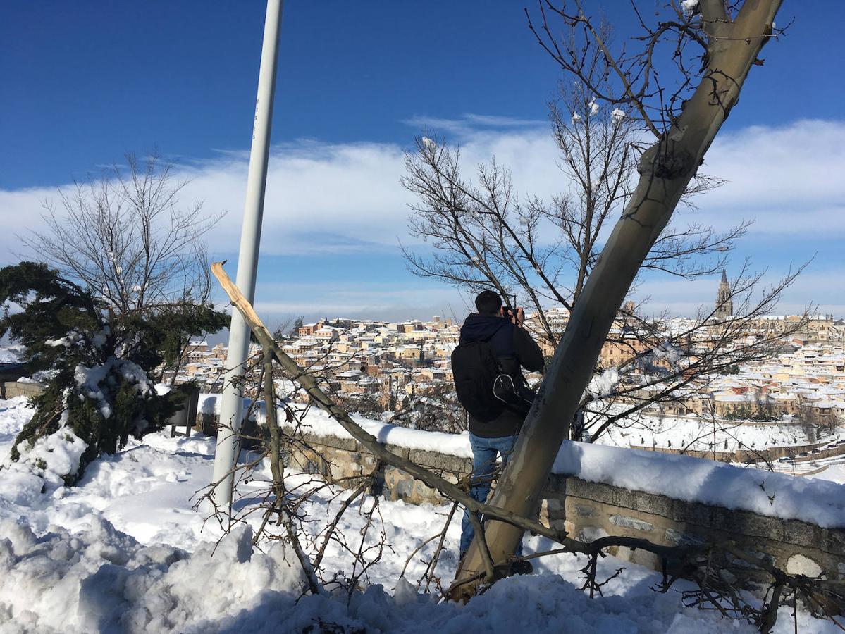 La belleza de Toledo nevado desde el Valle