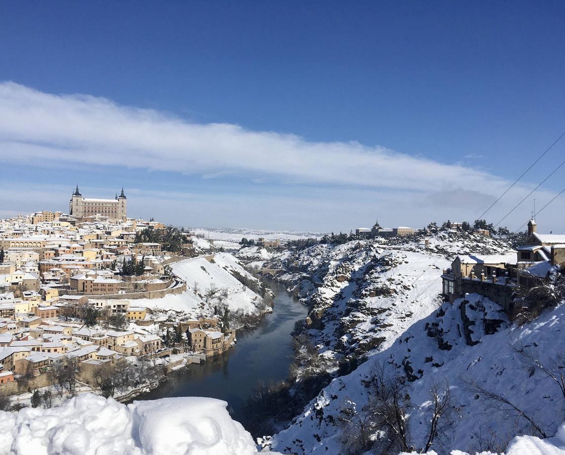 La belleza de Toledo nevado desde el Valle