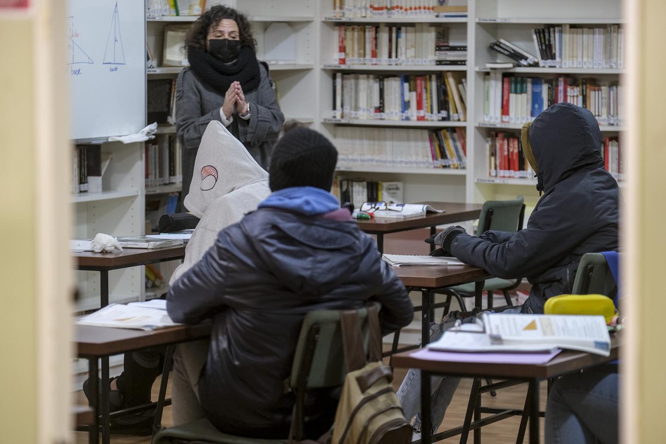 El frío en las aulas de Cádiz, en imágenes