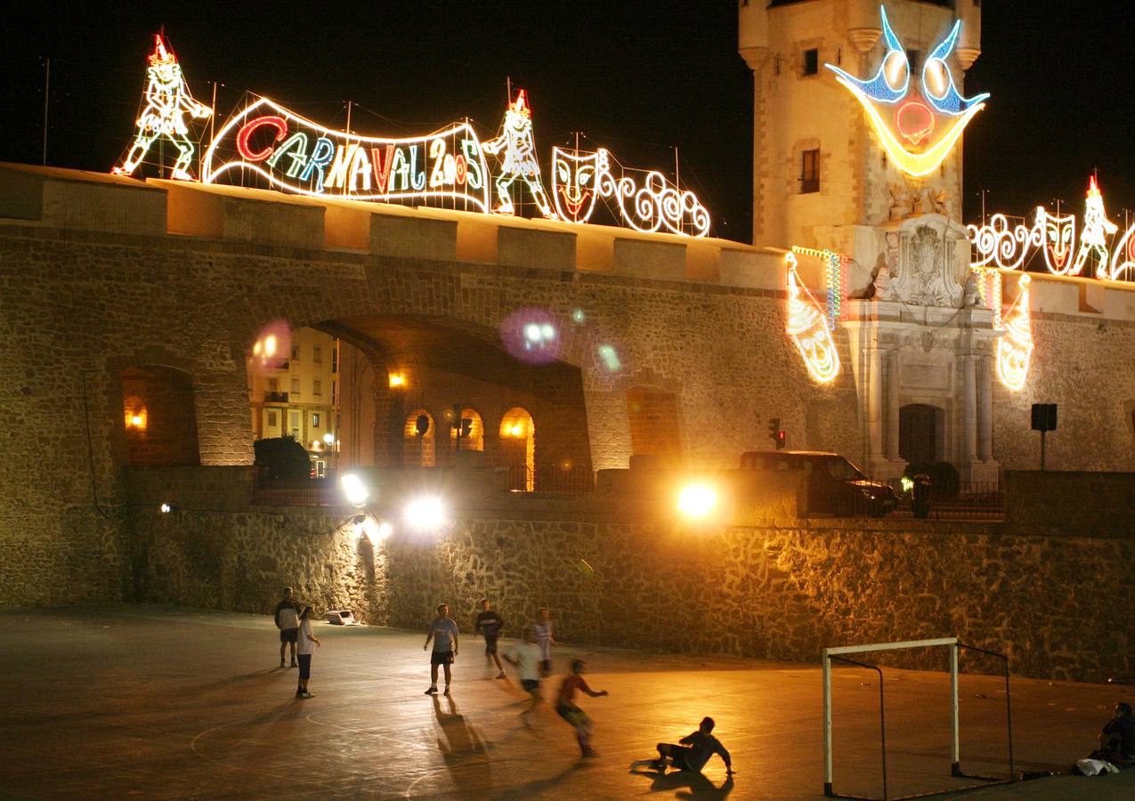 Iluminación de las Puertas de Tierra.