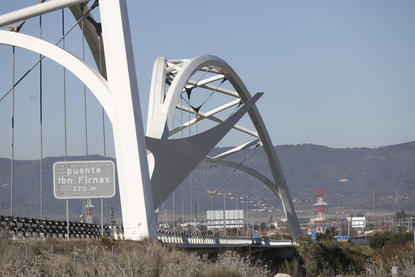 El esbelto aspecto del puente de Ibn Firnás de Córdoba que cumple 10 años, en imágenes