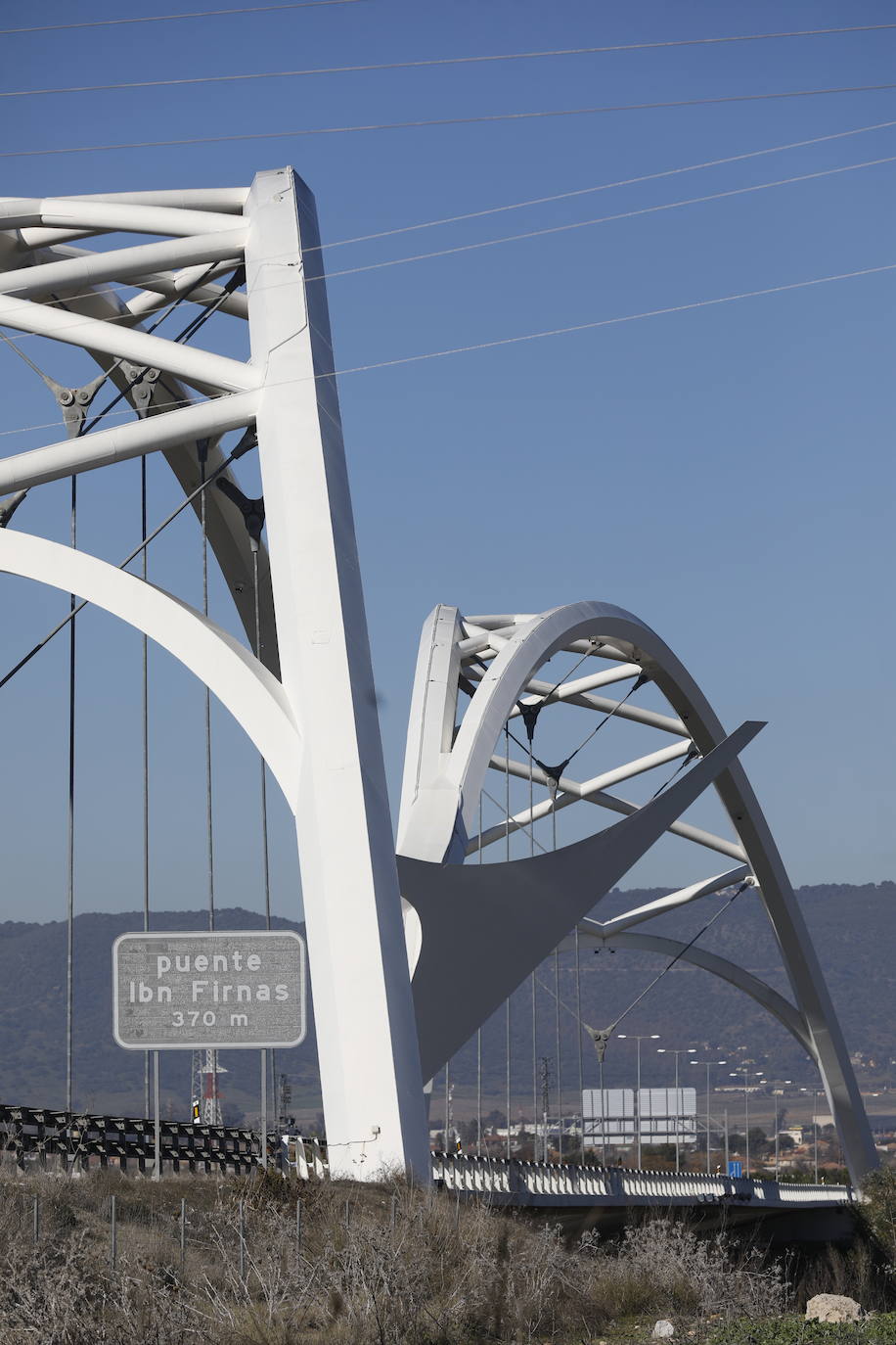 El esbelto aspecto del puente de Ibn Firnás de Córdoba que cumple 10 años, en imágenes