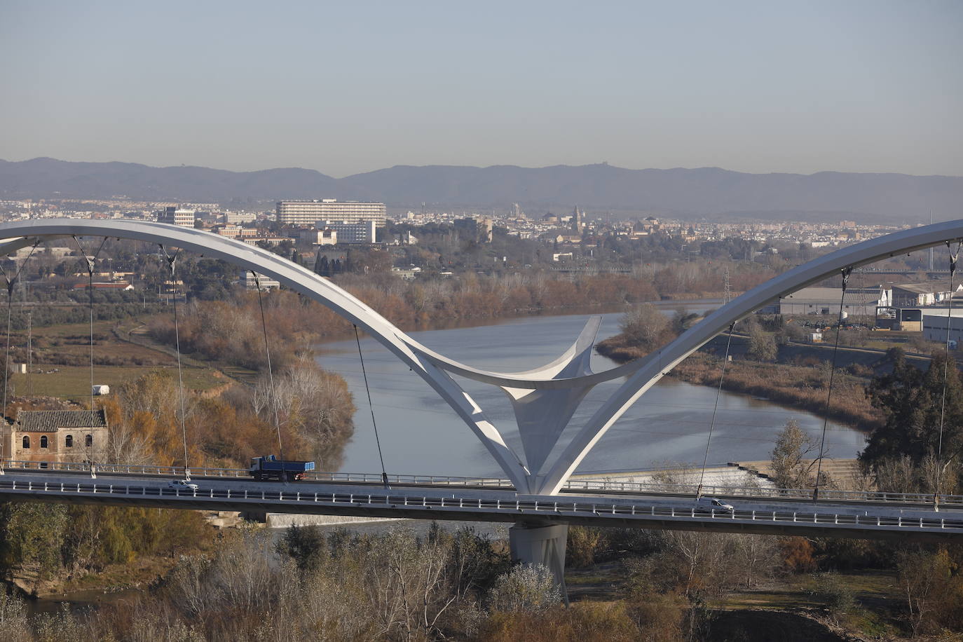 El esbelto aspecto del puente de Ibn Firnás de Córdoba que cumple 10 años, en imágenes