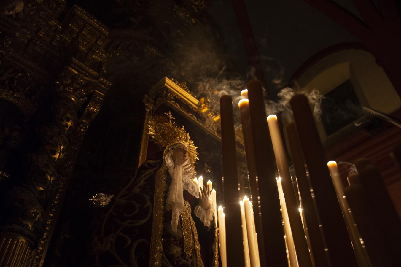 Los titulares de las Penas, a la luz de las velas