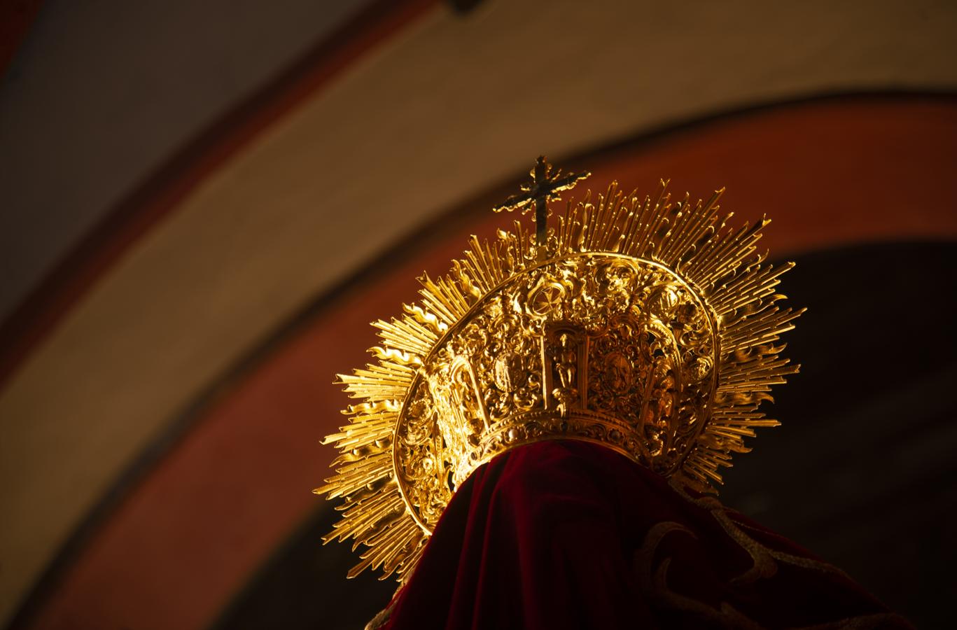 Los titulares de las Penas, a la luz de las velas