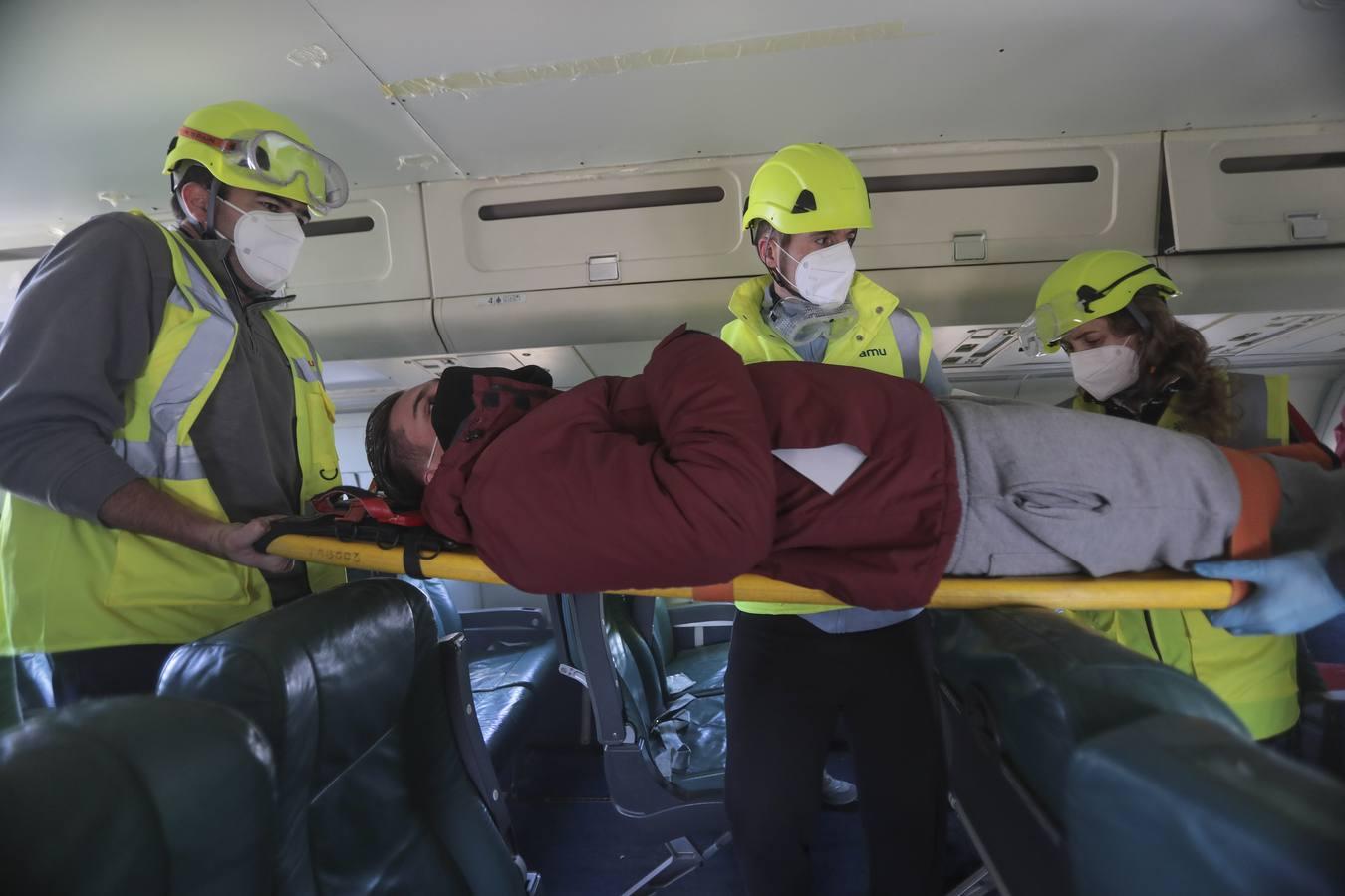 En imágenes, simulacro de actuación en la Escuela de Emergencias SAMU