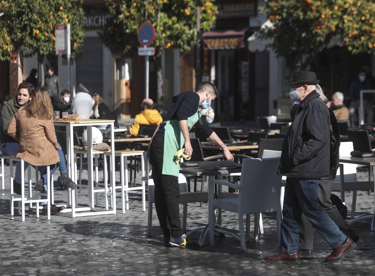 En imágenes, los sevillanos disfrutan del sábado antes de las nuevas restricciones