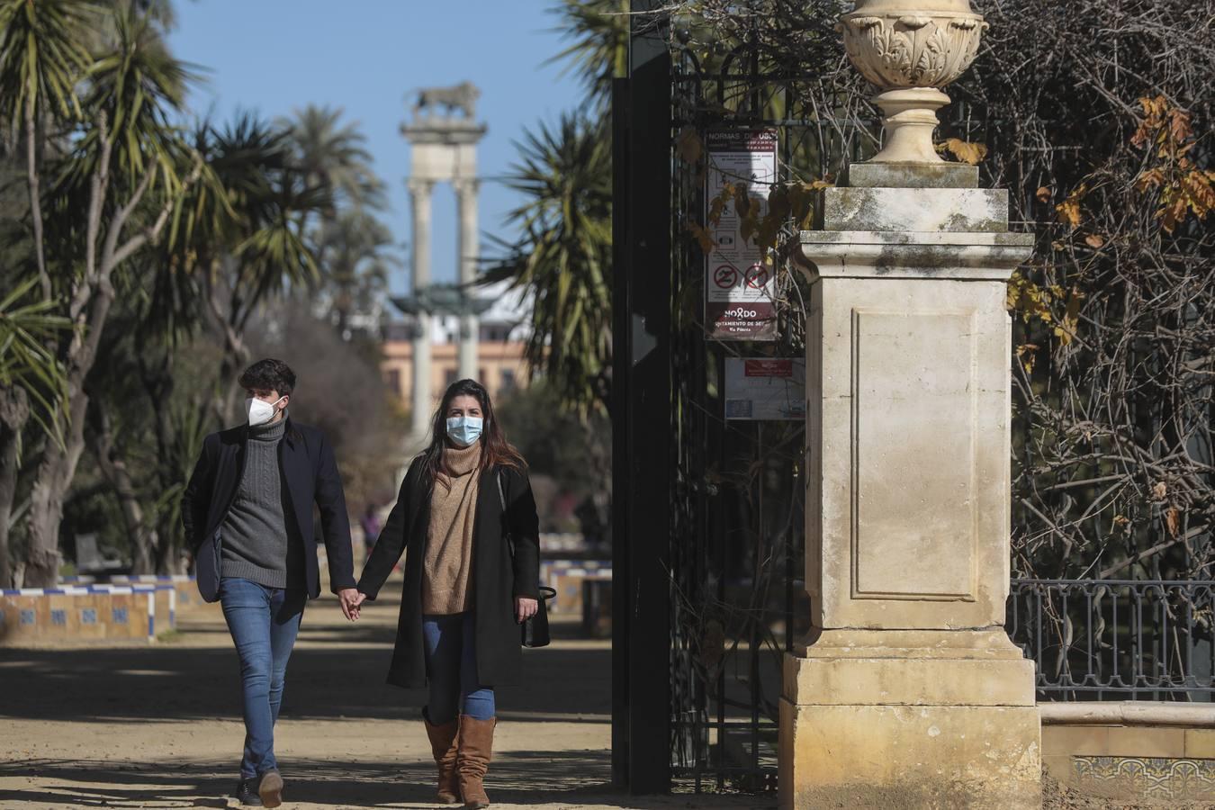 En imágenes, los sevillanos disfrutan del sábado antes de las nuevas restricciones