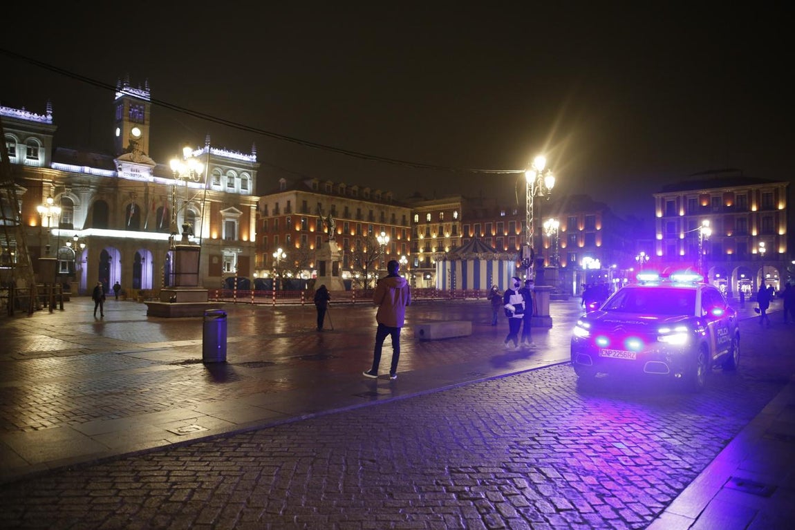 Poca gente ya en la calle en Valladolid. 