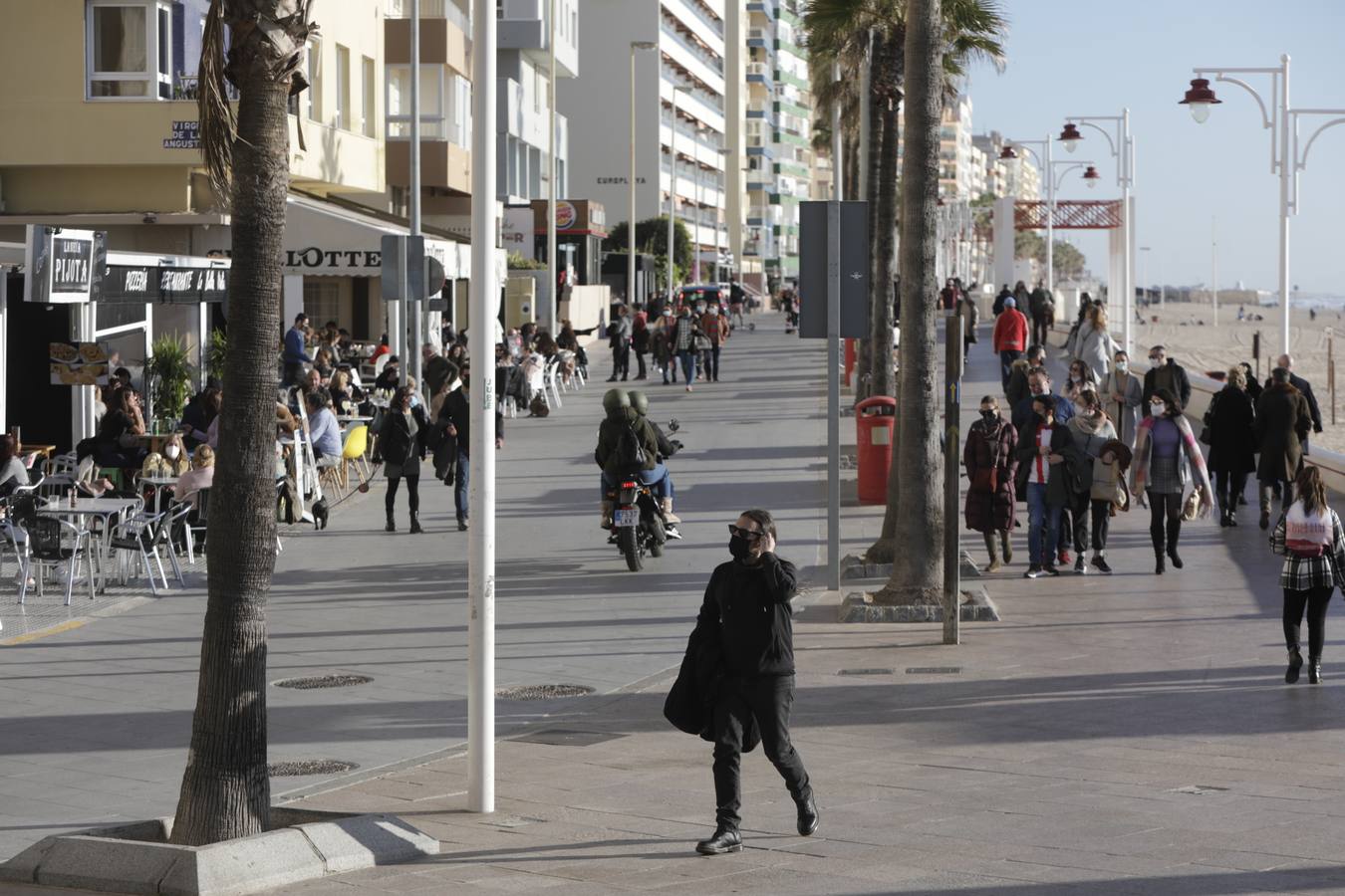 Ambiente en Cádiz horas antes del inicio de las nuevas restricciones