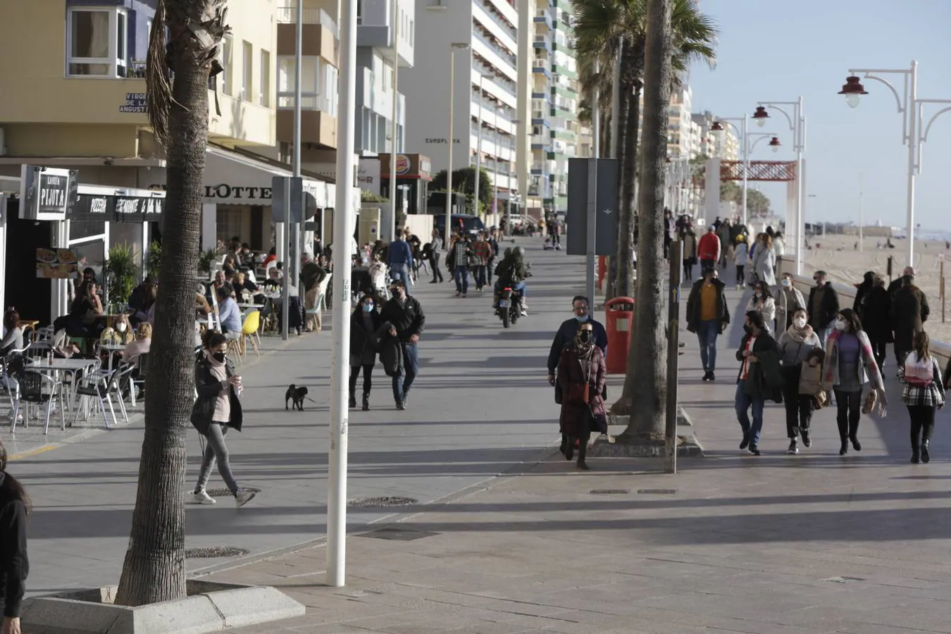 Ambiente en Cádiz horas antes del inicio de las nuevas restricciones