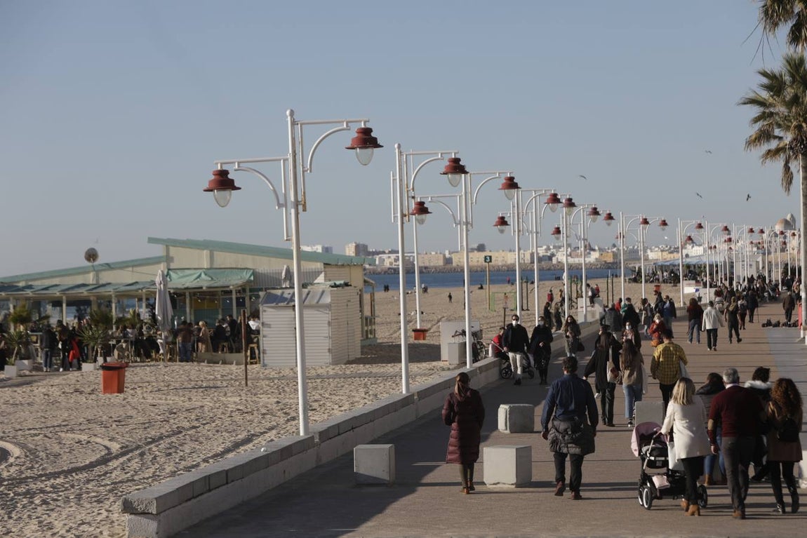 Ambiente en Cádiz horas antes del inicio de las nuevas restricciones