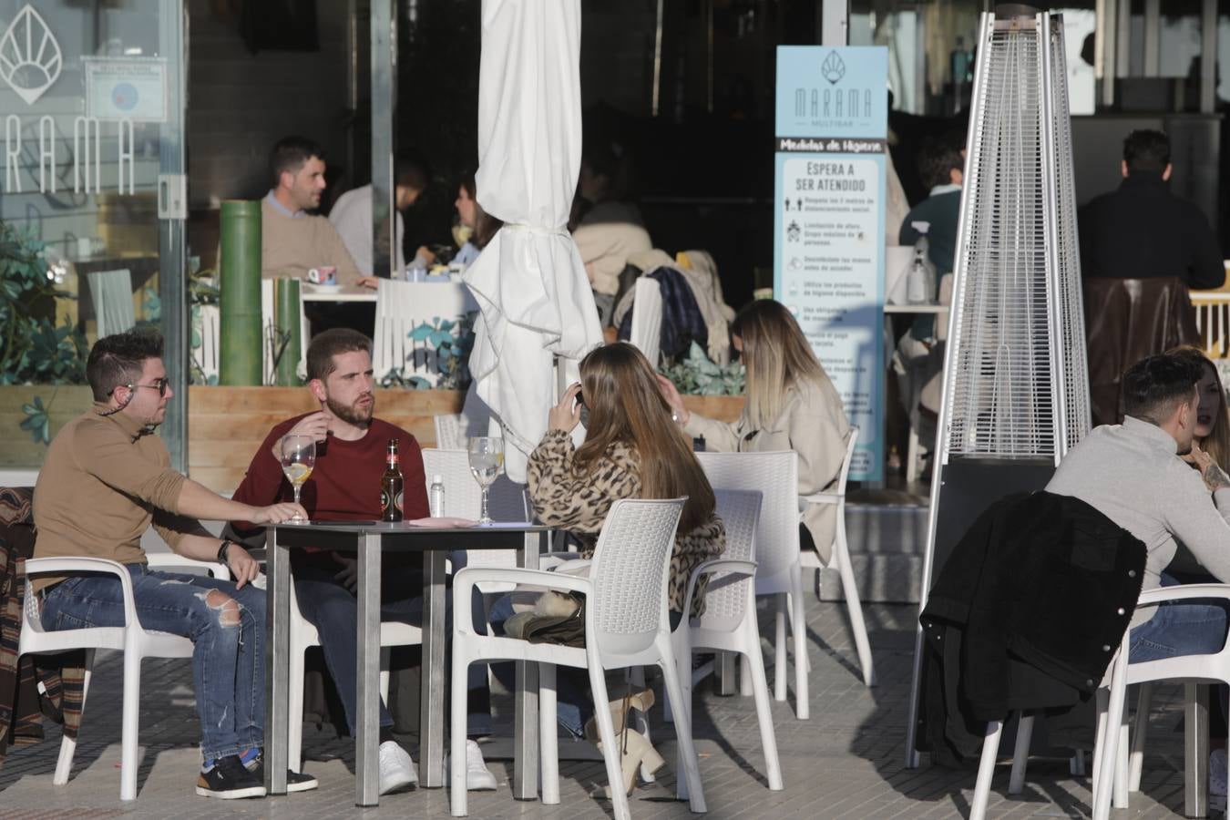 Ambiente en Cádiz horas antes del inicio de las nuevas restricciones