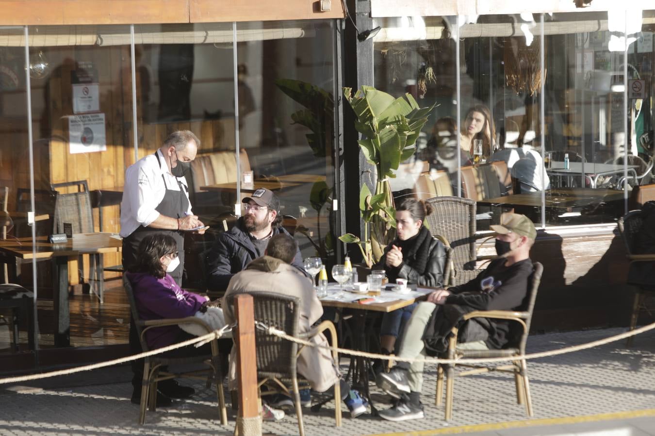 Ambiente en Cádiz horas antes del inicio de las nuevas restricciones