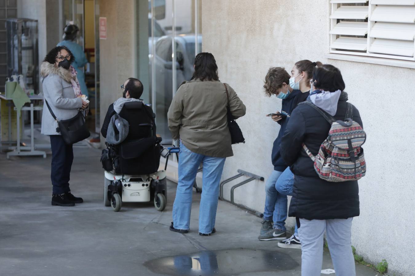 Pruebas PCR en el centro de salud de la barriada de la Paz de Cádiz