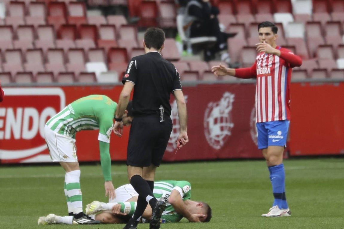 Las mejores imágenes del partido entre el Sporting de Gijón y el Betis (I)
