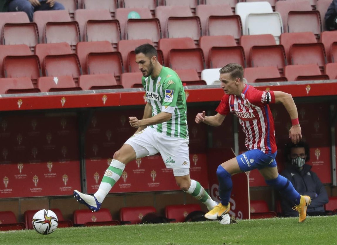 Las mejores imágenes del partido entre el Sporting de Gijón y el Betis (I)