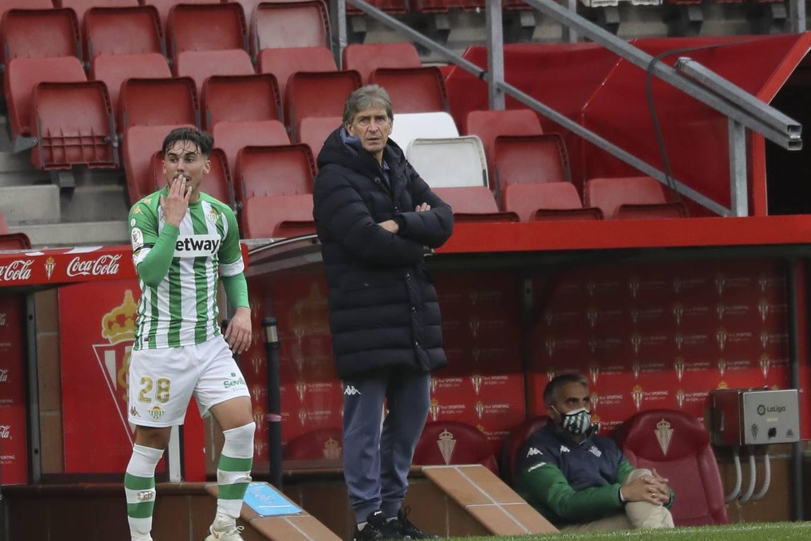 Las mejores imágenes del partido entre el Sporting de Gijón y el Betis (I)