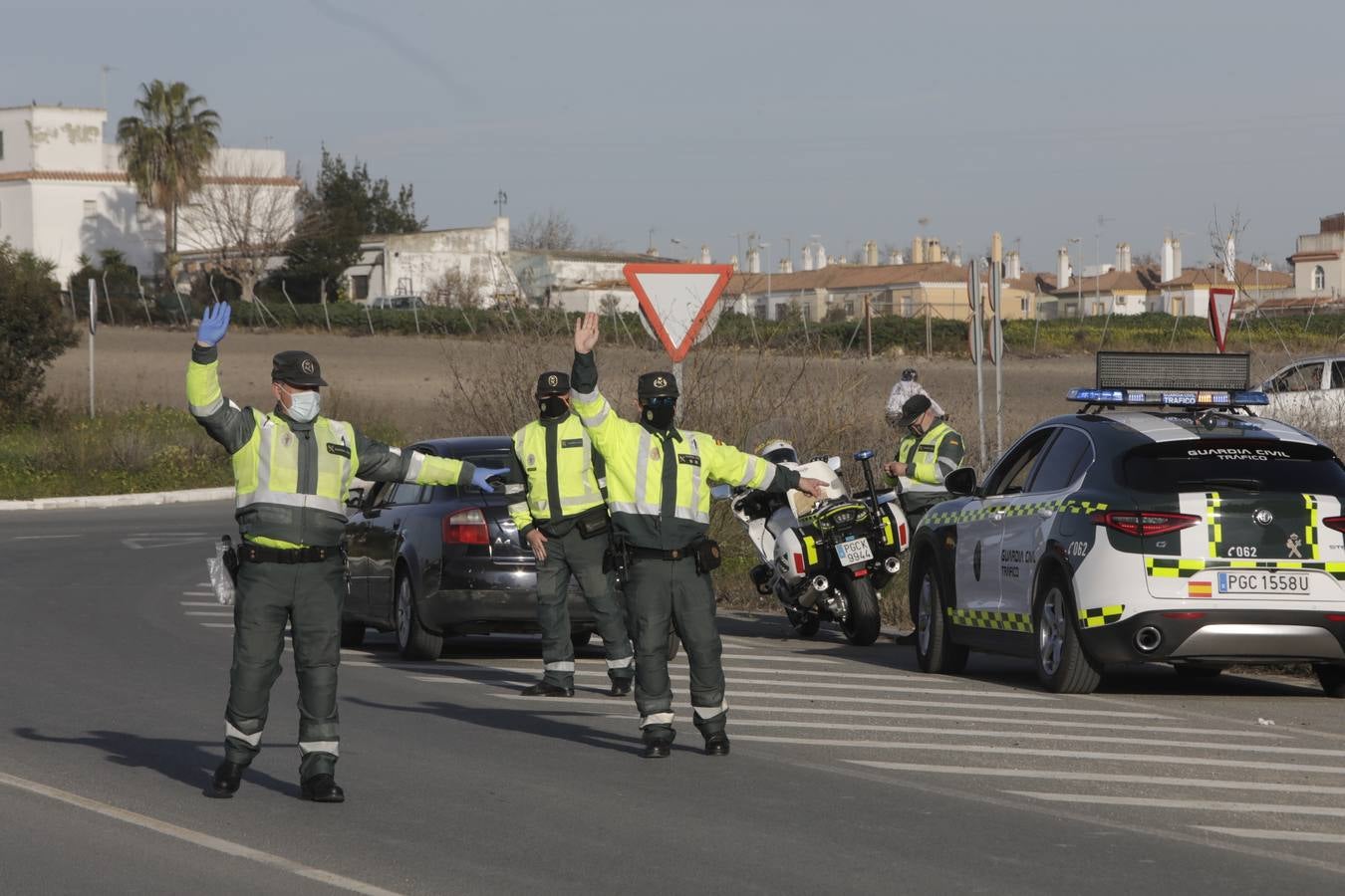 Fotos: La Guardia Civil controla el acceso a Sanlúcar