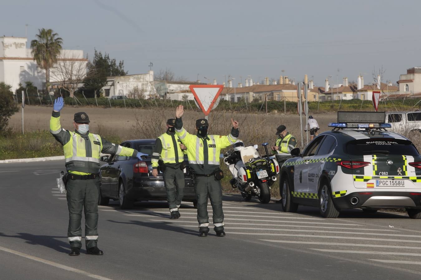 Fotos: La Guardia Civil controla el acceso a Sanlúcar