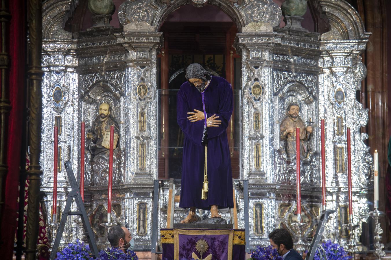 Subida del Señor de Pasión a su altar