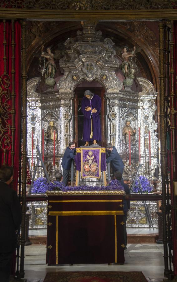 Subida del Señor de Pasión a su altar