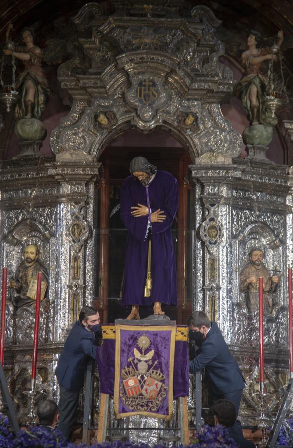 Subida del Señor de Pasión a su altar