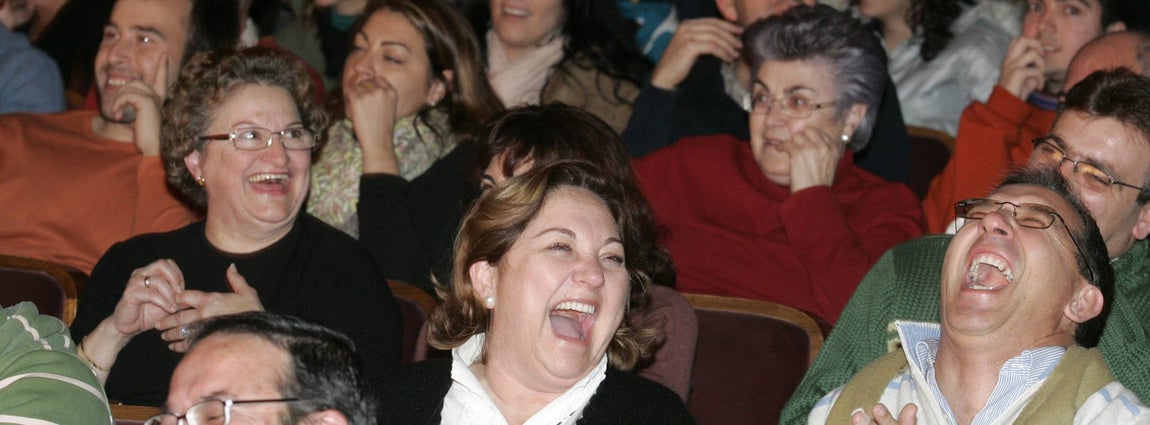 El público se divierte en el Gran Teatro Falla