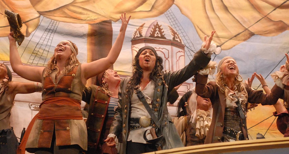 La comparsa femenina La Reina, de Luis Ripoll y Juan Fernández