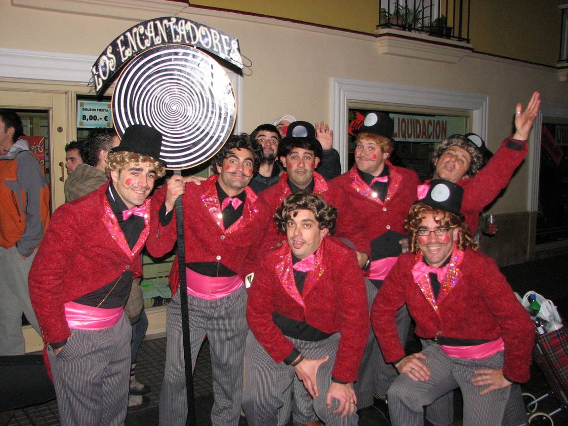 Chirigota callejera de Jesús Bienvenido, 'Los encantadores', que al año siguiente se convirtió en 'Los mendas lerendas'